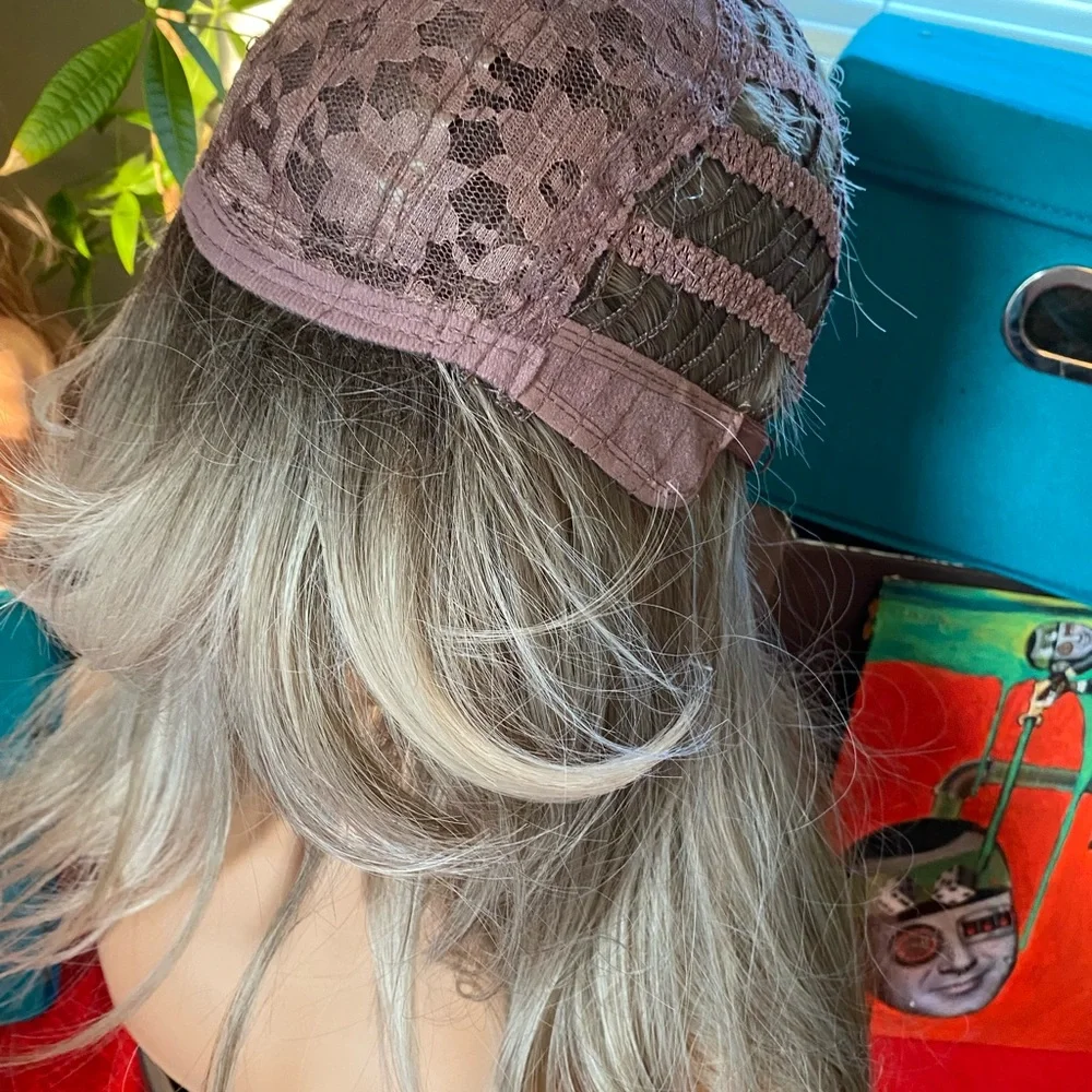 Light ash ling rooted wig with bamgs